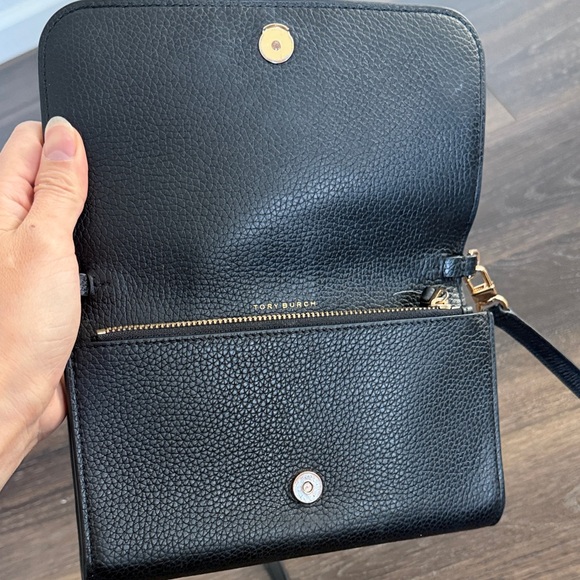 Tory Burch Black Pebbled Leather Logo Crossbody - Picture 2 of 6